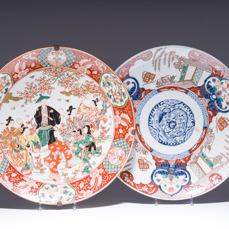 Two Japanese Imari and Kutani dishes with an animated scene and floral design, Meiji, 19th/20th C.