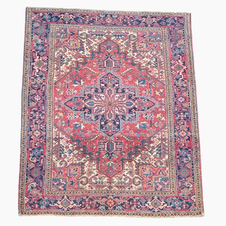 A Persian Heriz rug with floral design, wool on cotton, 20th C.