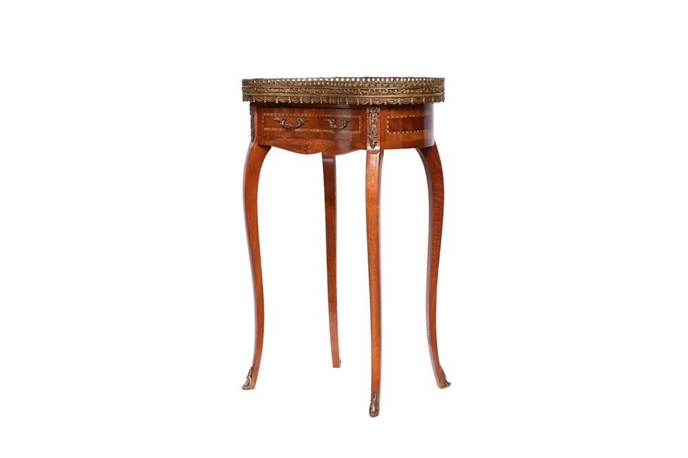 A French kidney-shaped gilt bronze mounted marquetry side table with marble top, 20th C.