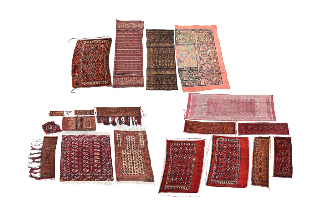 Collection int&eacute;ressante et vari&eacute;e de tapis, Asie Centrale, 19&egrave;me/20&egrave;me si&egrave;cle