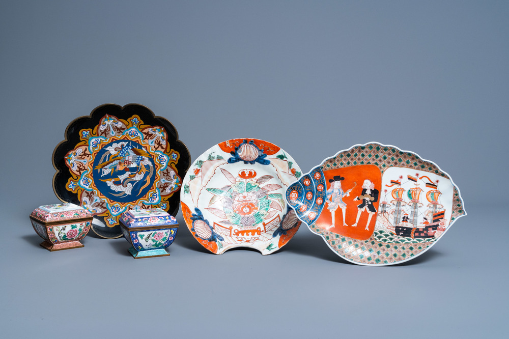 Collection vari&eacute;e en &eacute;maux cloisonn&eacute;s, &eacute;maux de Canton et porcelaine de Chine et Japon, 19&egrave;me/20&egrave;me si&egrave;cle