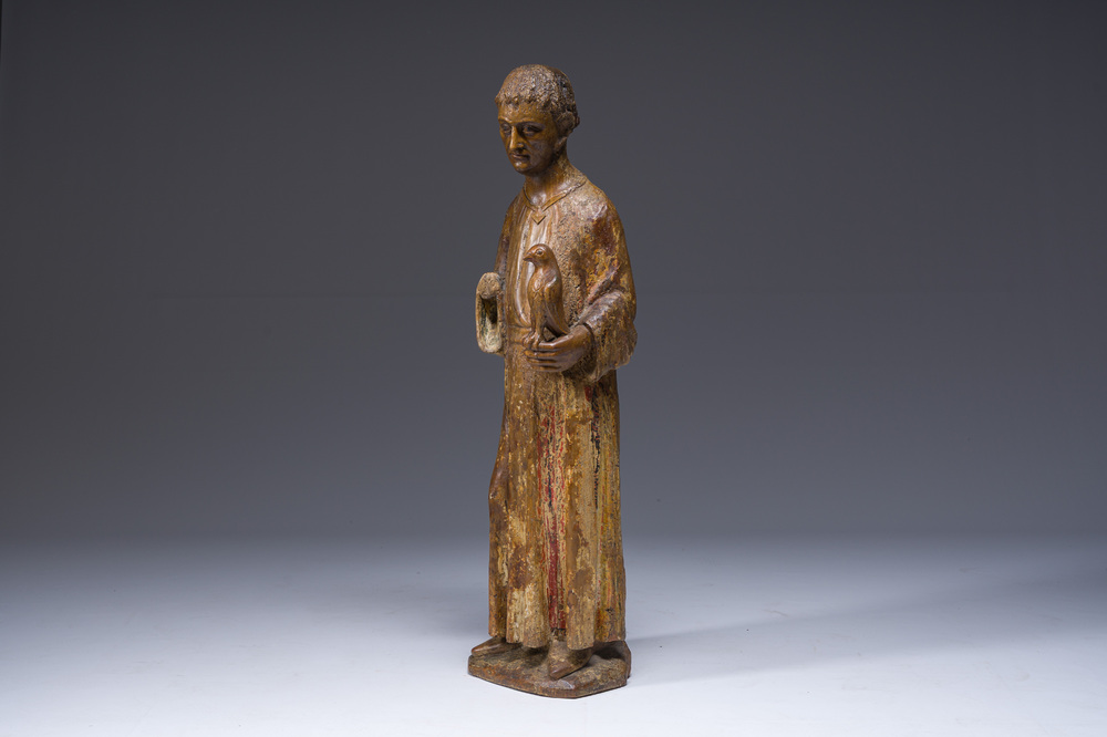 Important Saint Bavon de Gand au faucon en bois sculpt&eacute; avec traces de polychromie, Flandres, 16&egrave;me/17&egrave;me si&egrave;cle