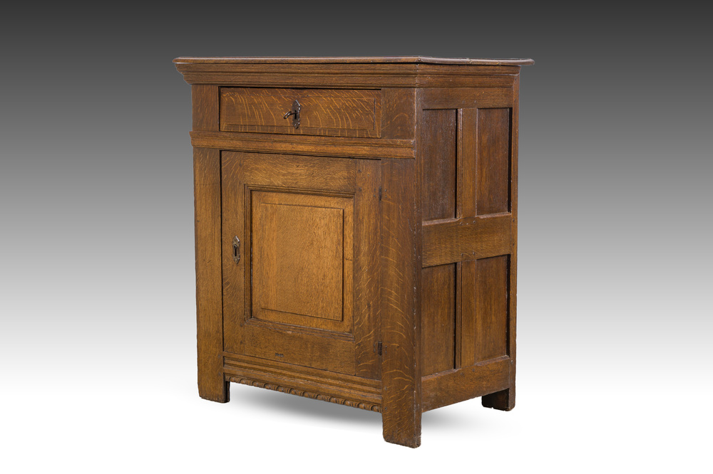 Cabinet de couvent en ch&ecirc;ne, Flandres, 18&egrave;me si&egrave;cle