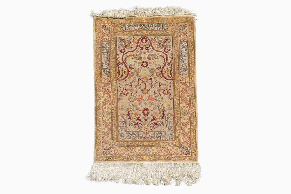 A Turkish Hereke rug with floral design in silk and gold thread, 20th C.