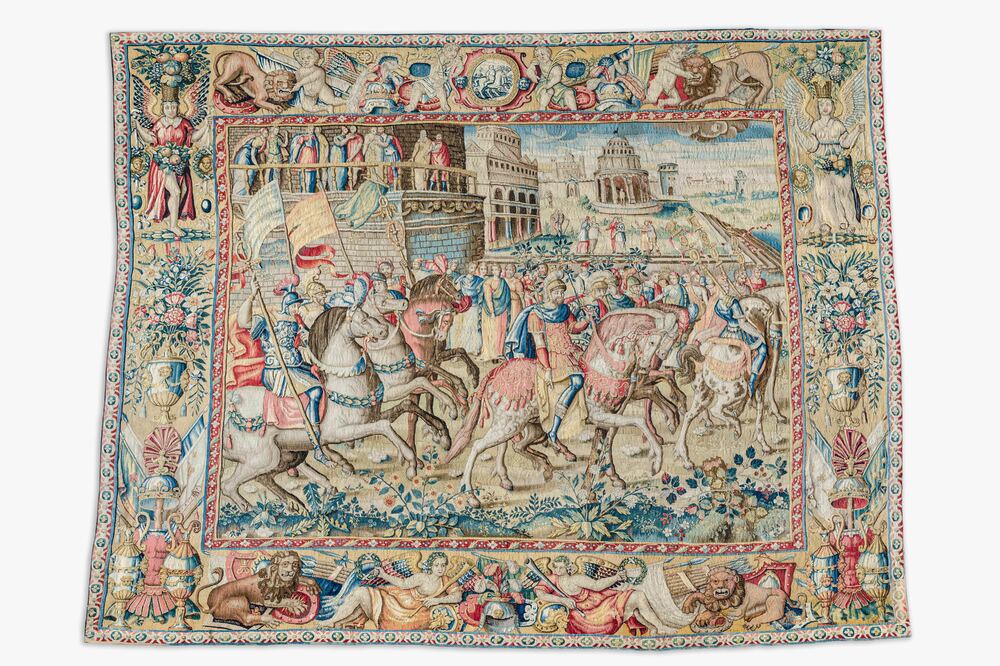 Importante tapisserie murale de Bruges repr&eacute;sentant 'Les porte-drapeaux' de la s&eacute;rie 'Les Triomphes de C&eacute;sar', seconde moiti&eacute; du 16&egrave;me si&egrave;cle