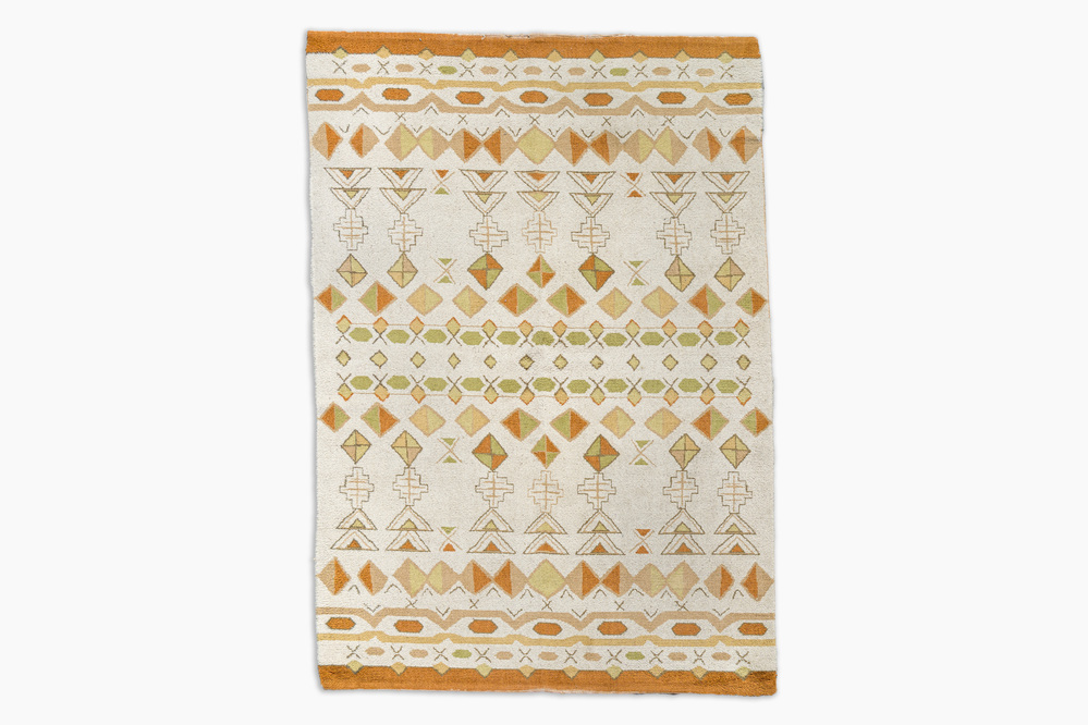 Tapis europ&eacute;en en laine &agrave; d&eacute;cor g&eacute;om&eacute;trique de style Art D&eacute;co, seconde moiti&eacute; du 20&egrave;me si&egrave;cle