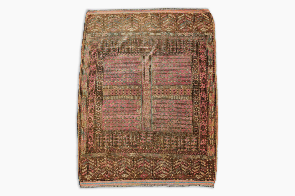 Tapis oriental de type Hachlou en laine &agrave; d&eacute;cor g&eacute;om&eacute;trique, Turkm&eacute;nistan, premier tiers du 20&egrave;me si&egrave;cle