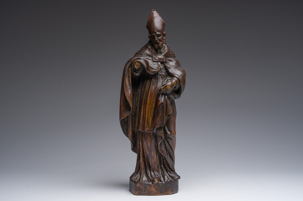 Saint Nicolas en bois sculpt&eacute;, Flandres, 17&egrave;me si&egrave;cle