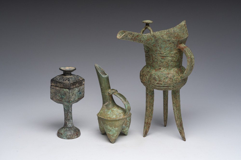 Trois objets rituels en bronze, Chine, peut-&ecirc;tre Shang et/ou post&eacute;rieur