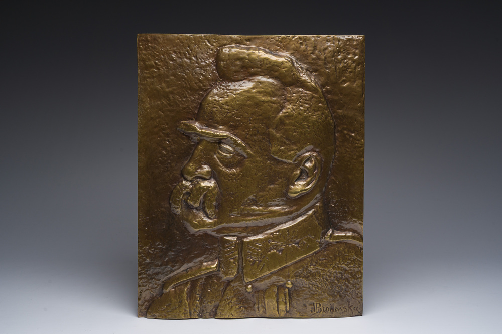 Janina Broniewska (1886-1947): Plaque en bronze avec le portrait de profil de Jozef Pilsudski en relief