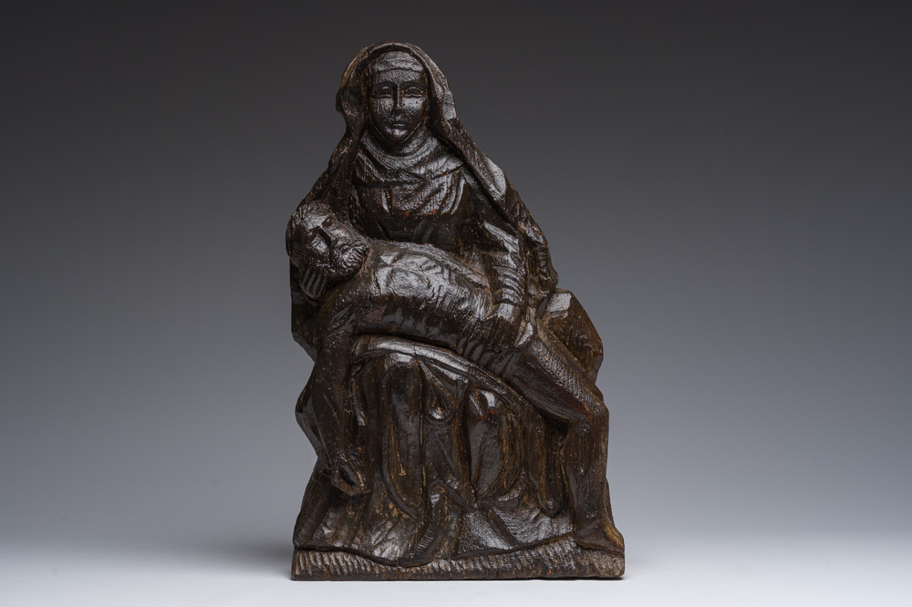 Piet&agrave; en bois sculpt&eacute; dans le style du 15&egrave;me si&egrave;cle, 19&egrave;me si&egrave;cle