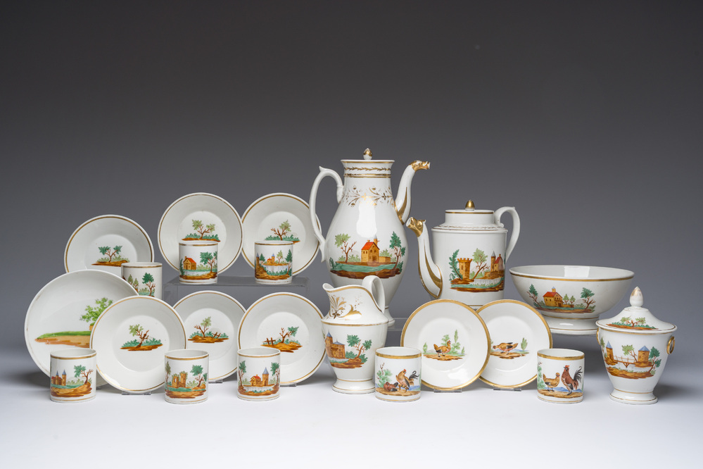Service &agrave; caf&eacute; et th&eacute; recompos&eacute; de 22 pi&egrave;ces en porcelaine de Bruxelles ou Paris partiellement dor&eacute;e, 19&egrave;me si&egrave;cle
