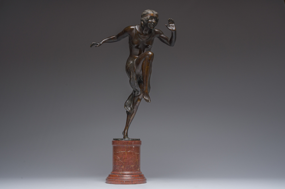 Rudolf Marcuse (1878-1940, attribu&eacute; &agrave;): Danseuse, bronze &agrave; patin brune sur un socle en marbre rouge