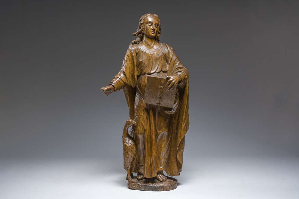 Jean l'&Eacute;vang&eacute;liste &agrave; Patmos en ch&ecirc;ne sculpt&eacute;, Flandres, 17&egrave;me si&egrave;cle