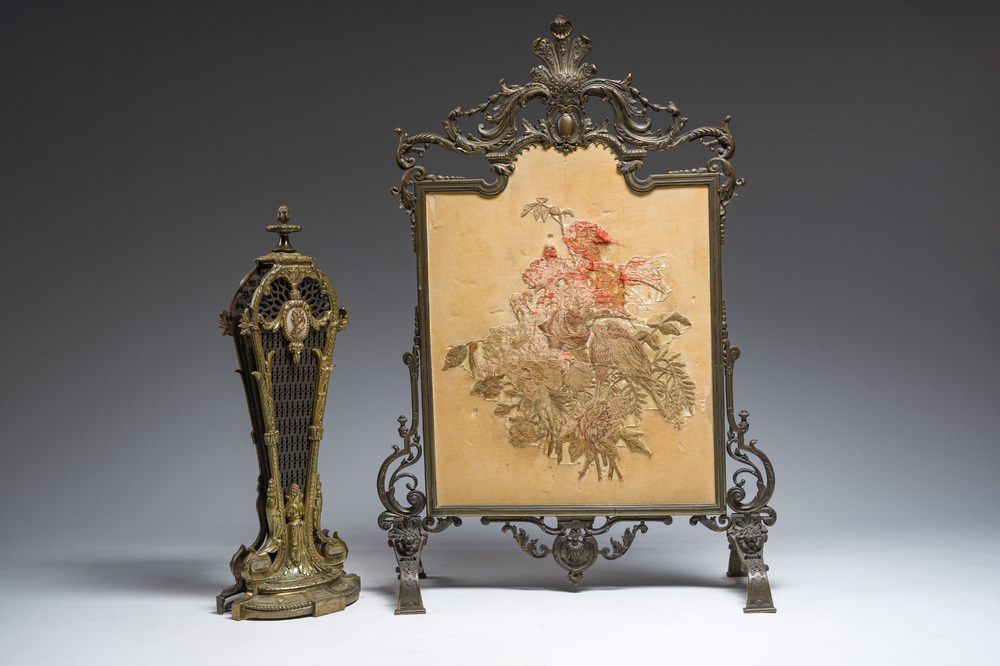 Deux &eacute;crans de chemin&eacute;e en bronze partiellement dor&eacute; dont un avec un panneau brod&eacute;, France, 19&egrave;me si&egrave;cle