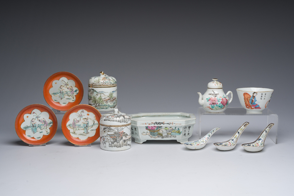 Collection vari&eacute;e en porcelaine de Chine famille rose et qianjiang cai, 19&egrave;me/20&egrave;me si&egrave;cle