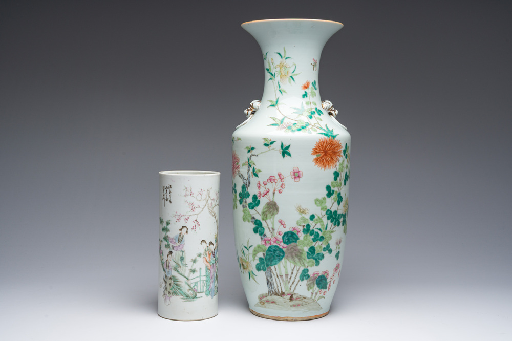 Un vase et un porte-chapeaux en porcelaine de Chine famille rose, 19&egrave;me/20&egrave;me si&egrave;cle