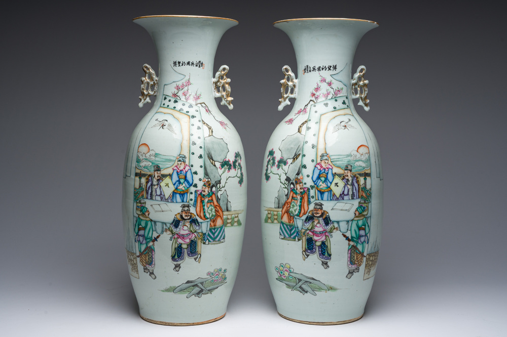 Paire de vases en porcelaine de Chine famille rose &agrave; d&eacute;cor de sc&egrave;nes de palais, 19&egrave;me/20&egrave;me si&egrave;cle