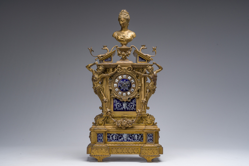 Pendule de chemin&eacute;e en bronze dor&eacute; surmont&eacute;e d'un buste de dame et d&eacute;cor&eacute;e par des plaques d'&eacute;mail &agrave; mascarons, France, 19&egrave;me si&egrave;cle