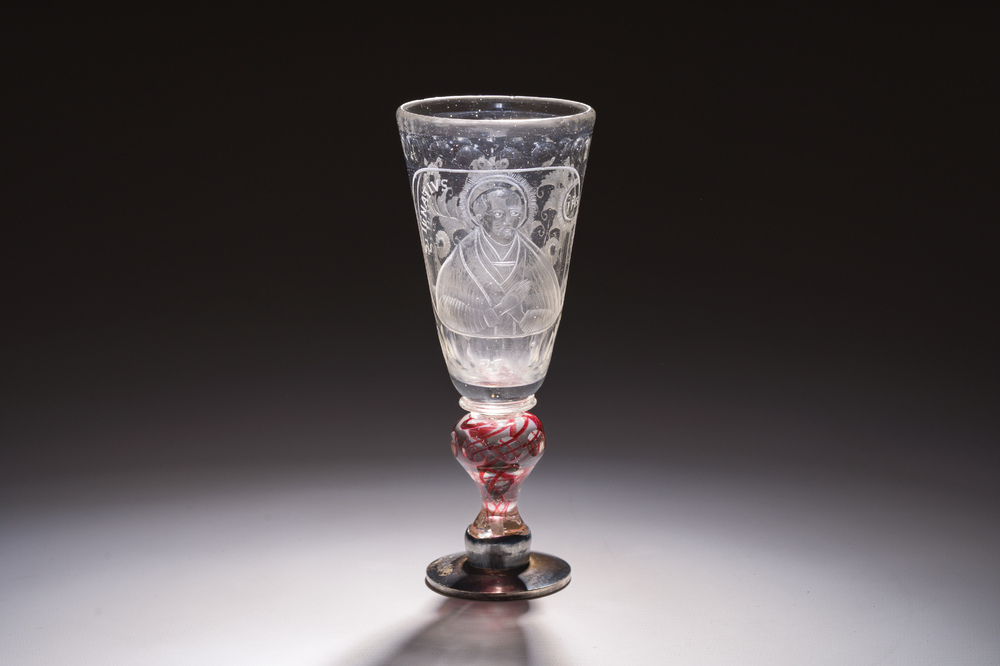 Verre balustre grav&eacute; et taill&eacute; &agrave; d&eacute;cor de spirale rouge et de Saint Ignace, Allemand, 18&egrave;me si&egrave;cle