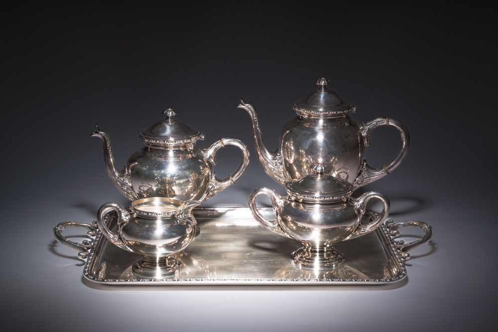 Service &agrave; caf&eacute; et &agrave; th&eacute; de cinq pi&egrave;ces en m&eacute;tal argent&eacute;, Wiskemann, Belgium, 20&egrave;me si&egrave;cle