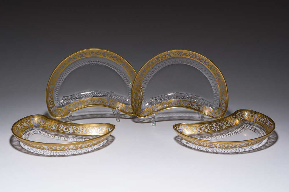 Quatre assiettes &agrave; salade de type 'Thistle' en cristal &agrave; d&eacute;cor dor&eacute;, Saint Louis, France, 20&egrave;me si&egrave;cle