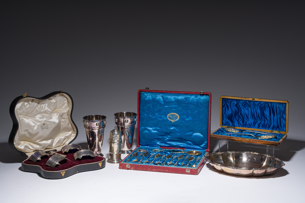 Collection vari&eacute;e d'objets de table en m&eacute;tal argent&eacute; et argent, origines diverses, 19&egrave;me/20&egrave;me si&egrave;cle