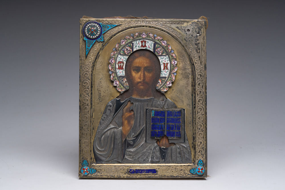 Ic&ocirc;ne orthodoxe, 'Christ Pantocrator' avec oklad ou riza en argent partiellement &eacute;maill&eacute; et dor&eacute;, Russie, 19&egrave;me/20&egrave;me si&egrave;cle