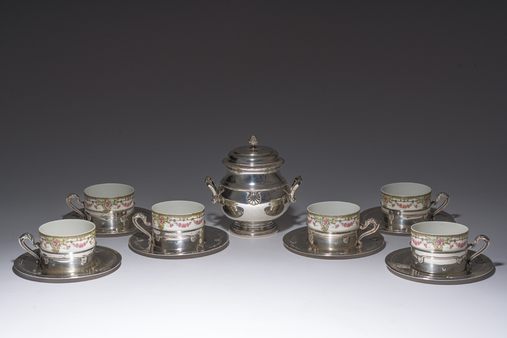 Six tasses en porcelaine de Limoges aux montures et soucoupes en argent et sucrier assorti, Delheid, 800/000, France et Belgique, 20&egrave;me si&egrave;cle