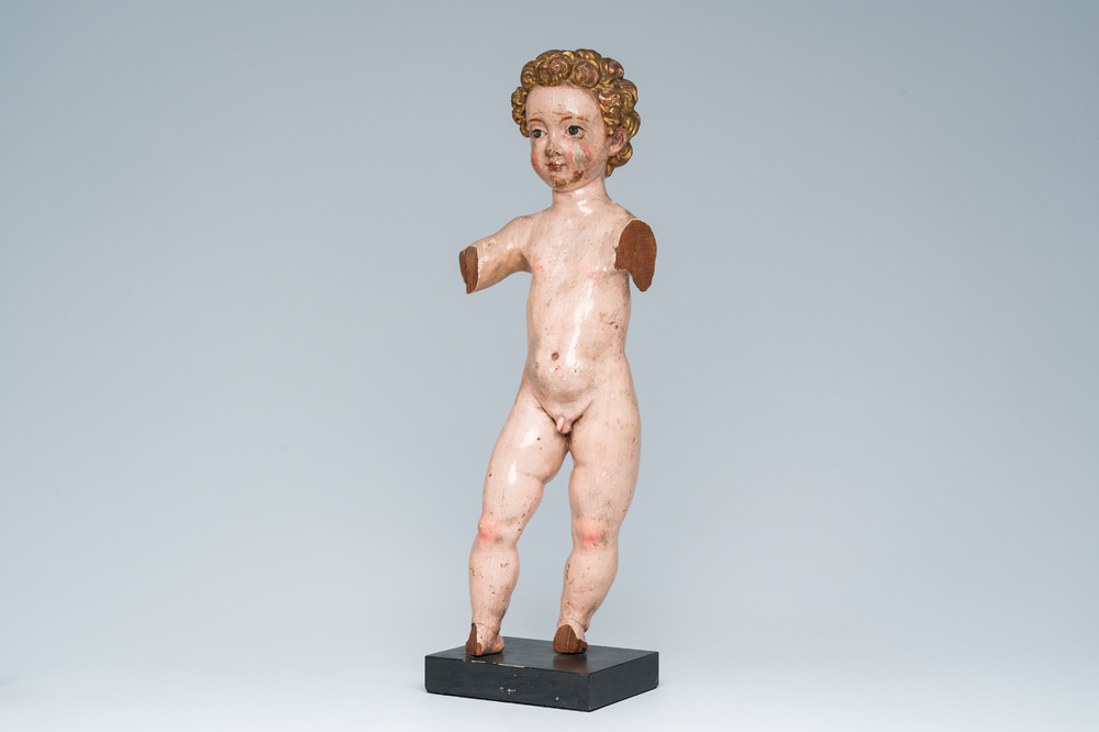 Un Christ enfant en bois sculpt&eacute; et polychrom&eacute;, Europe du Sud, probablement Andalou, 17&egrave;me si&egrave;ce