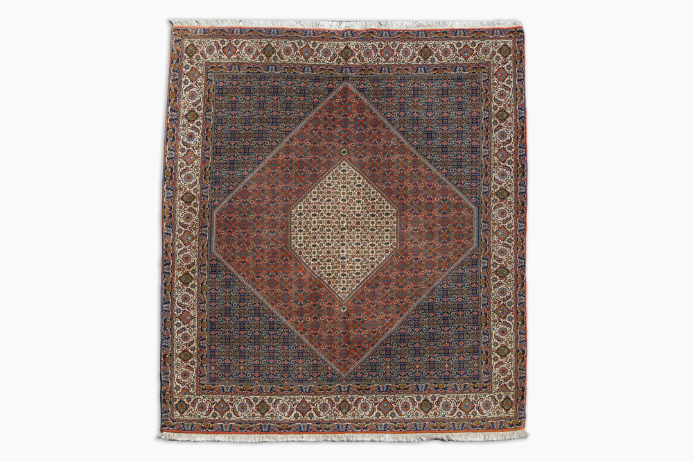 Tapis oriental de type Bidjar &agrave; d&eacute;cor floral, laine sur coton, 20&egrave;me si&egrave;cle