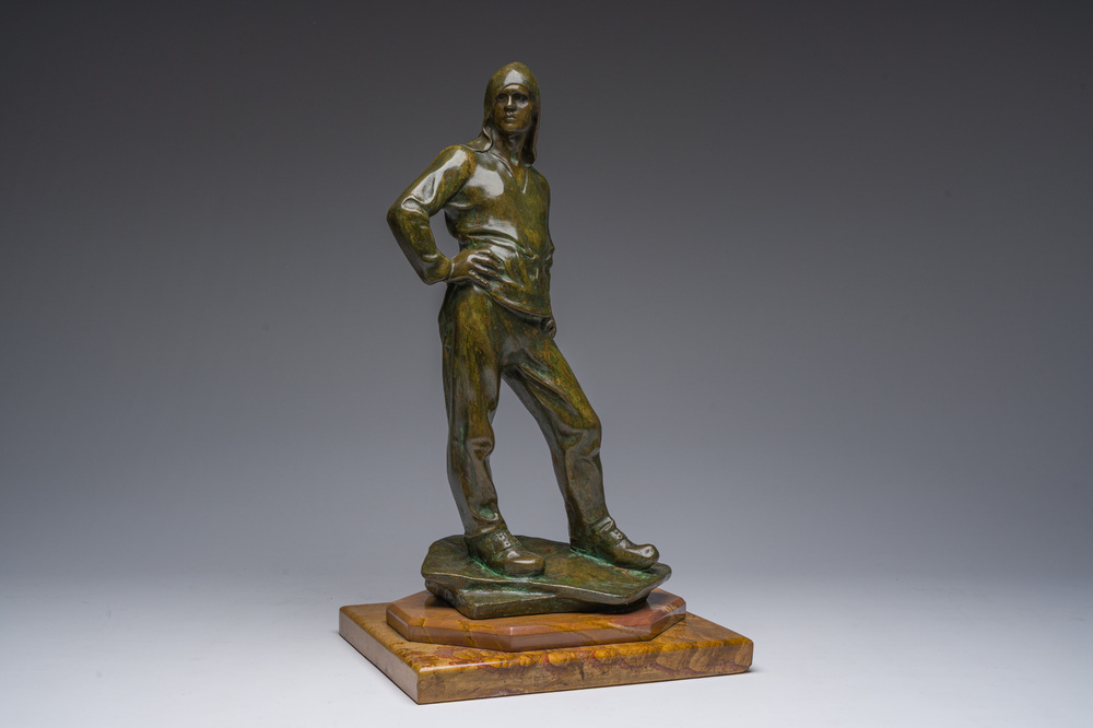 Constantin Emile Meunier (1831-1905): 'Le d&eacute;bardeur', bronze &agrave; patine verte sur un socle en marbre