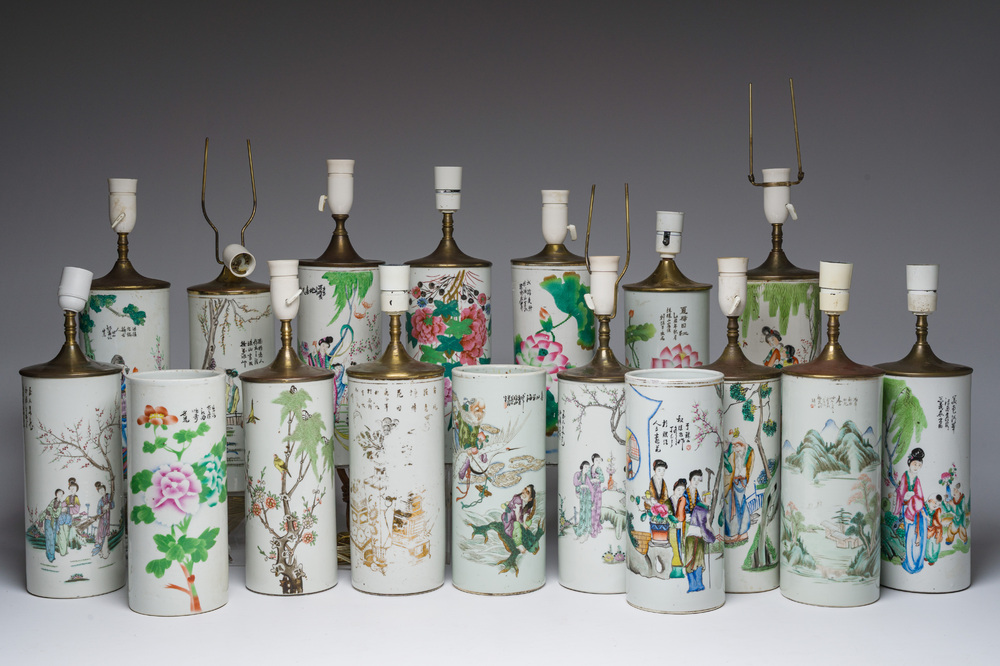 Dix-sept porte-chapeaux en porcelaine de Chine famille rose et qianjiang cai, dont quatorze mont&eacute;s en lampe, 19&egrave;me/20&egrave;me si&egrave;cle