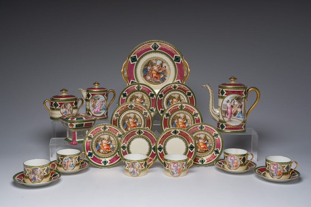 Service &agrave; caf&eacute; de 23 pi&egrave;ces en porcelaine polychrome &agrave; d&eacute;cor d'Europe et le taureau et de muses, 19&egrave;me si&egrave;cle