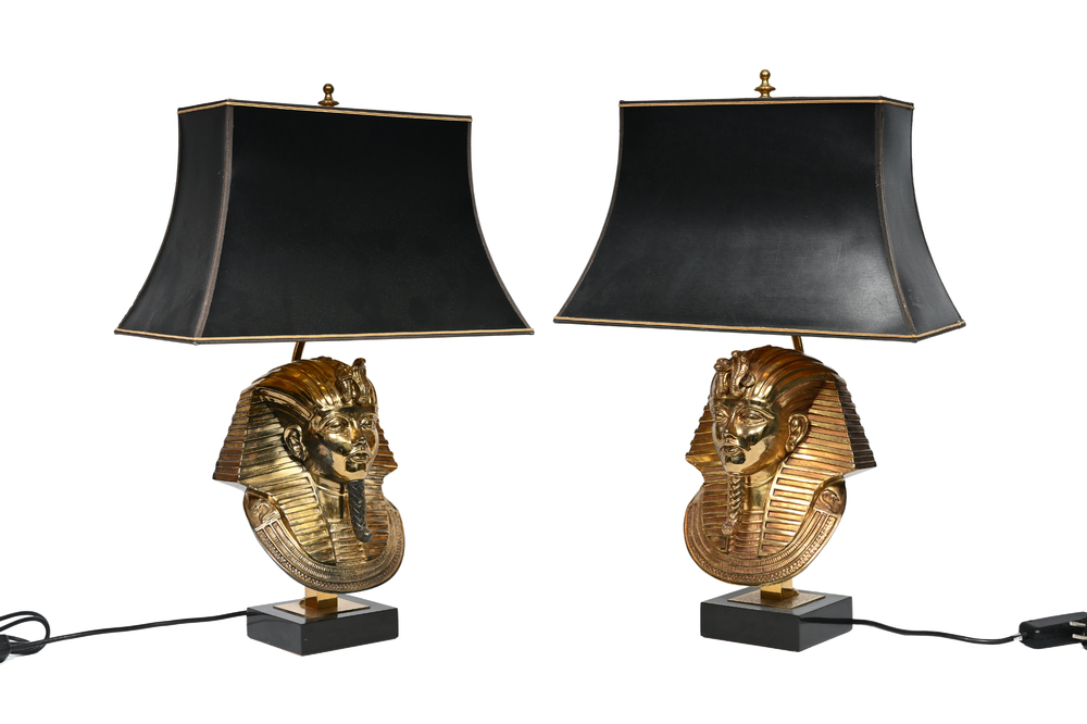 Paire de lampes de table de type 'Pharaon' de style Hollywood Regency en cuivre dor&eacute; et marbre, Deknudt, Courtrai, ann&eacute;es 70