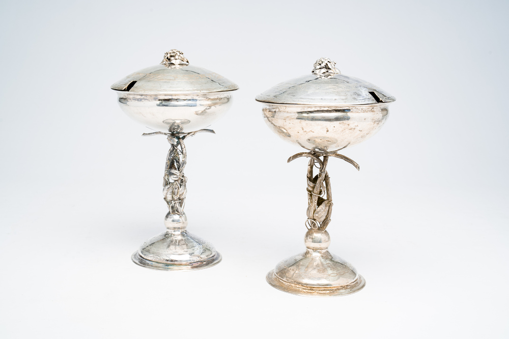 Paire de tazzas couvertes en argent &agrave; d&eacute;cor guilloch&eacute;, poin&ccedil;on de ma&icirc;tre Johan Edvard Milton, Boras, Su&egrave;de, dat&eacute; 1866 (M5)