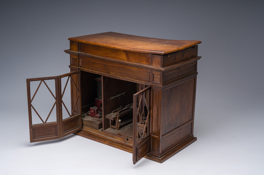 Diorama en acajou repr&eacute;sentant une scierie, Soci&eacute;t&eacute; R&eacute;gionale d'Electricit&eacute; de Vienne, France, ca. 1900