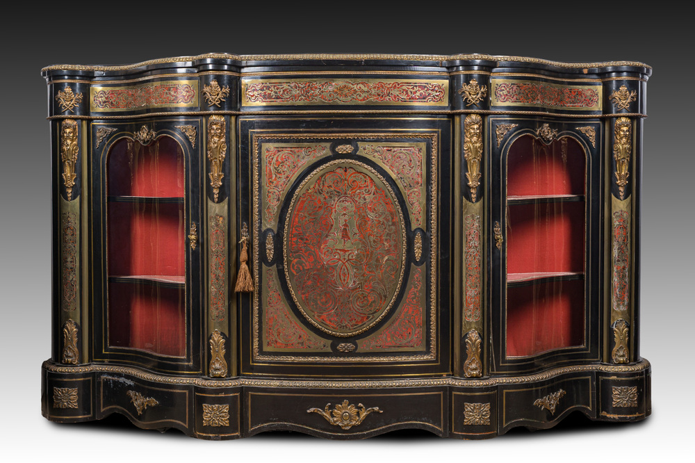 A French Historicism gilt bronze mounted tortoiseshell and brass marquetry ebonised wooden Boulle three-door credenza, 19th C.