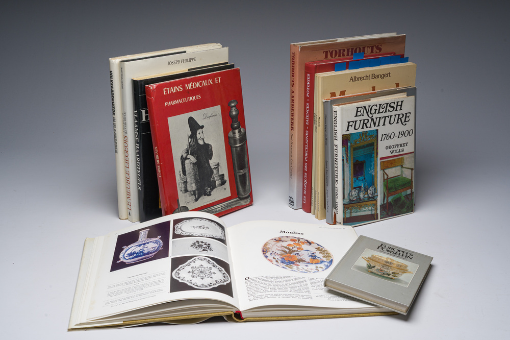 Treize publications li&eacute;es aux arts traditionnels, 20&egrave;me si&egrave;cle