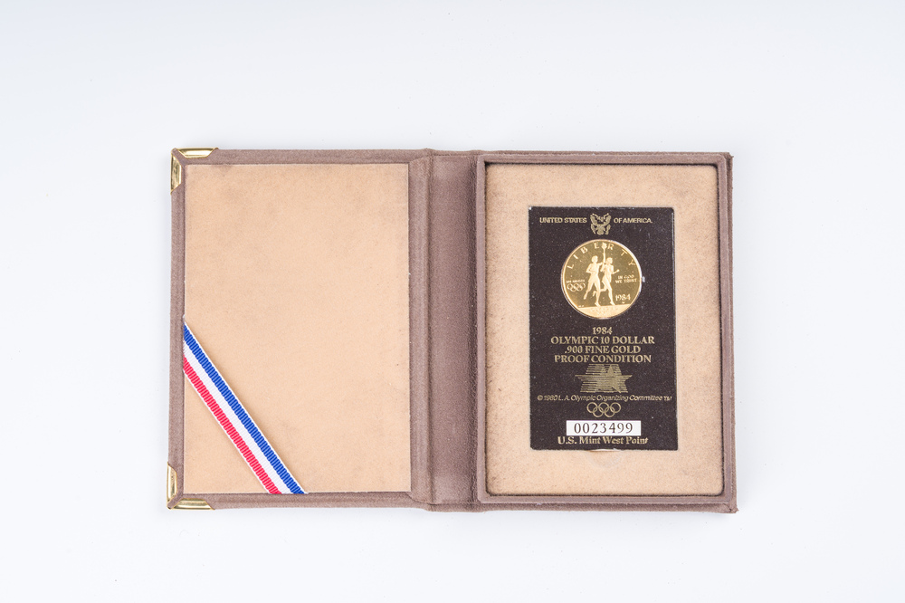 Pi&egrave;ce d'or de dix dollars comm&eacute;morant les Jeux olympiques, &Eacute;tats-Unis, dat&eacute; 1984