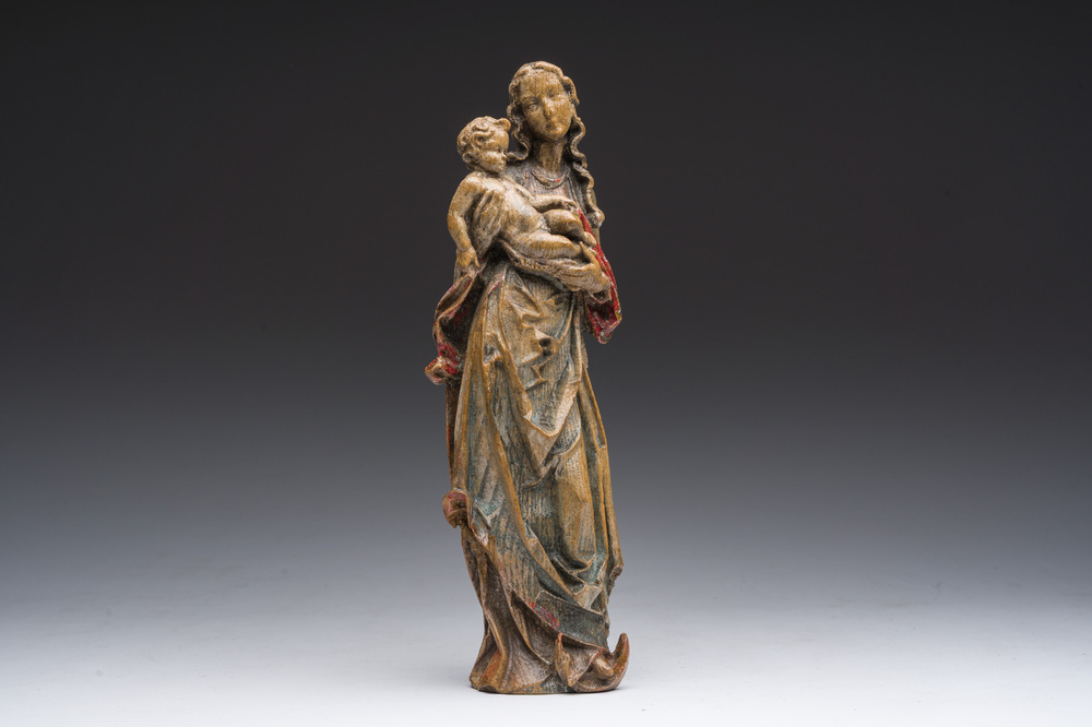 Vierge &agrave; l'Enfant sur un croissant de lune en ch&ecirc;ne polychrome, Flandres, 19&egrave;me si&egrave;cle