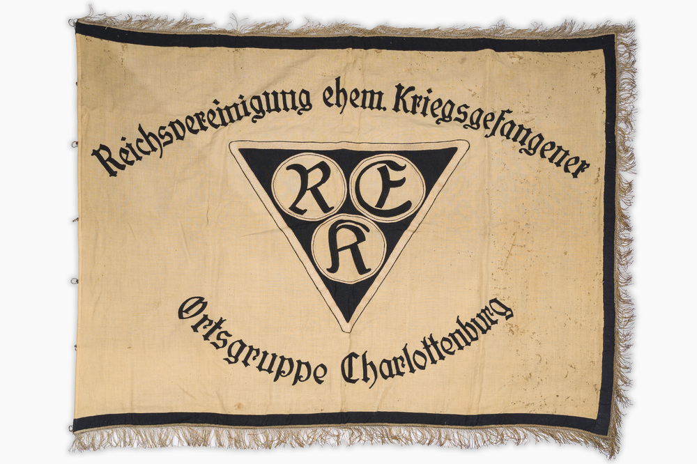 Banni&egrave;re de la 'Reichsvereinigung ehem. Kriesgefangener', Charlottenburg, Allemagne, 20&egrave;me si&egrave;cle
