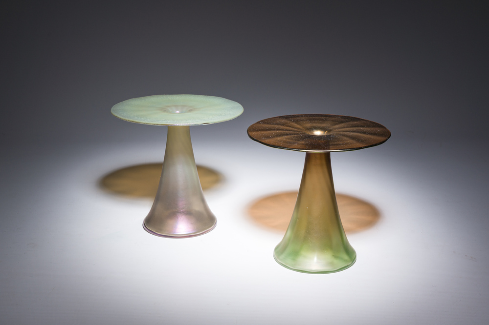 Koloman Moser (1868-1918, follower of): A pair of 'Vulkan' iridescent glass vases, 20th C.