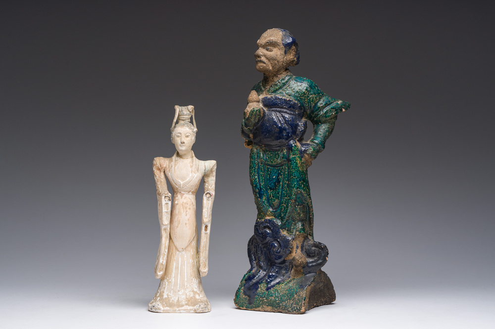 Een Chinese polychrome daktegel in de vorm van een man en een Guanyin, Han en later