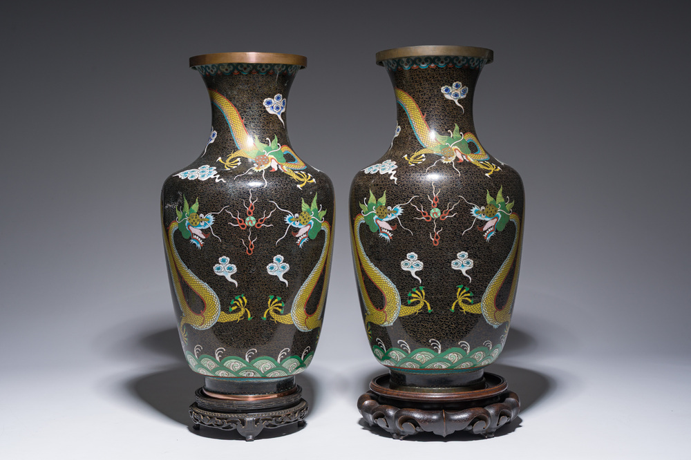 A pair of Chinese cloisonn&eacute; dragon vases, 19th/20th C.