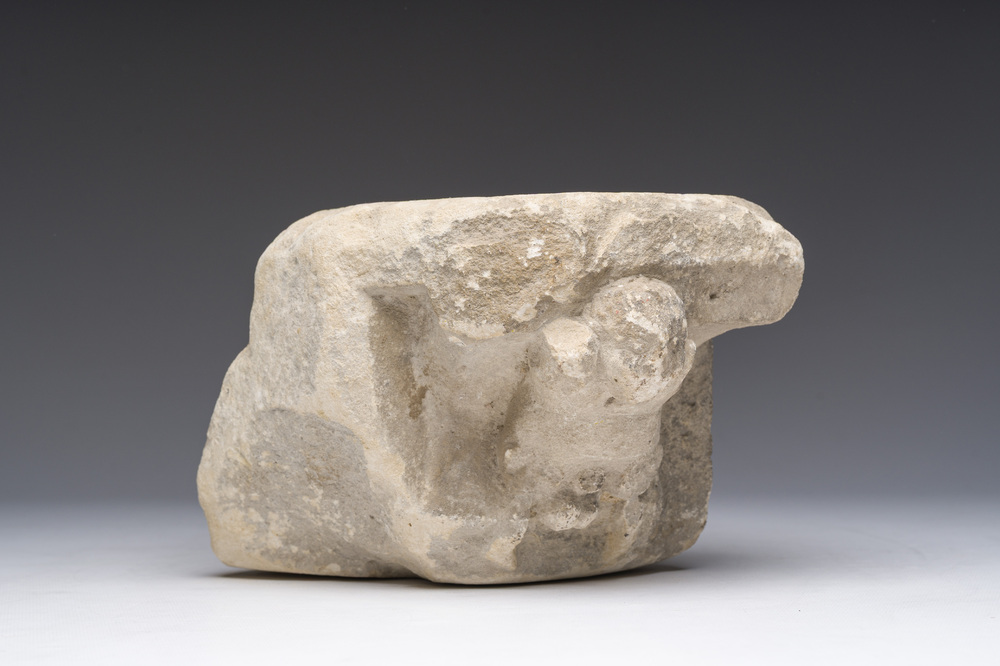 A Flemish medieval carved Balegem stone corbel, 14th/15th C.