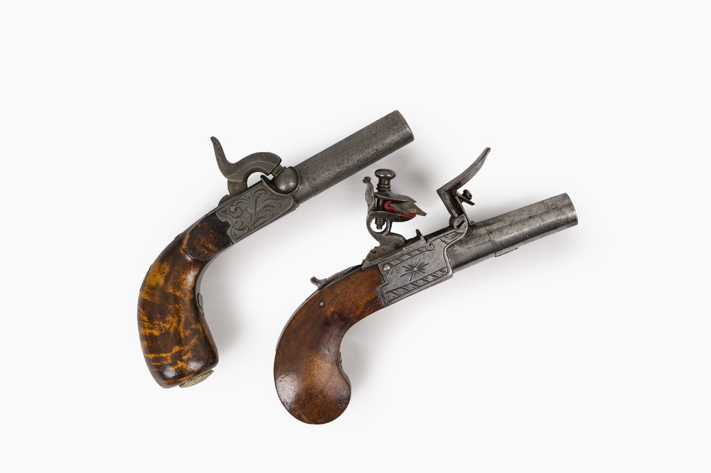 A French flint pocket pistol and a Liege percussion pocket pistol, both with engraved case lock, 19th C.