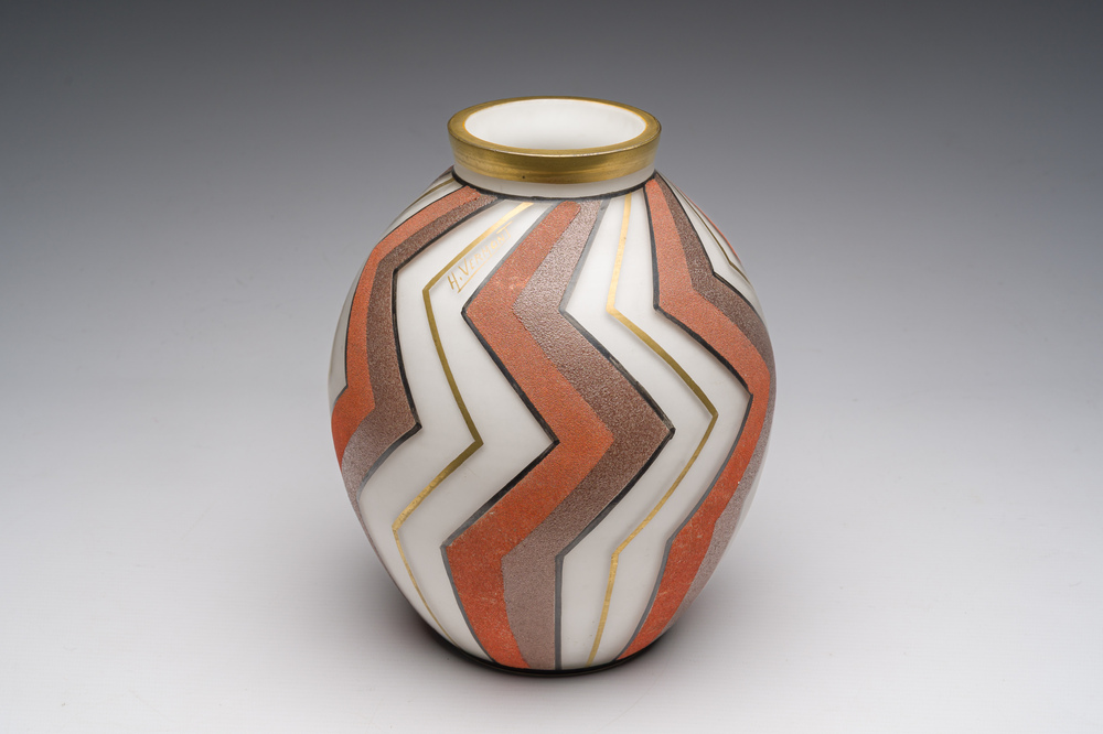 A Belgian Scailmont Art Deco opaline glass vase with gilt and heightened design, signed H. Vermont, second quarter 20th C.