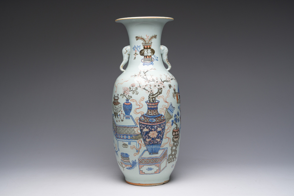 A Chinese doucai 'antiquities' vase, 19th/20th C.