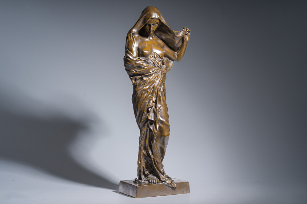 Louis Ernest Barrias (1841-1905): 'Le nature se d&eacute;voilant devant la science', bruingepatineerd brons, 20ste eeuw